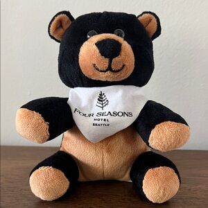 FOUR SEASONS HOTEL SEATTLE Bear